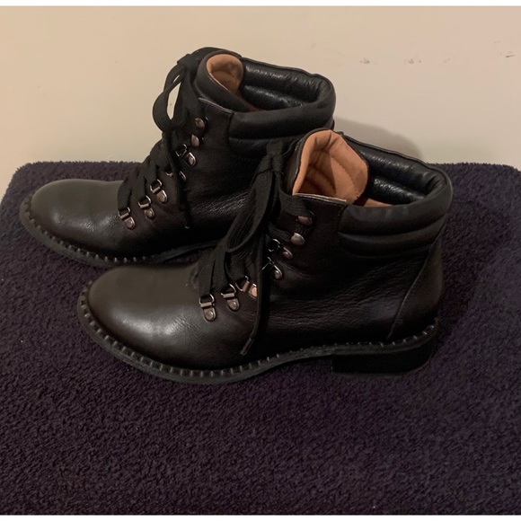 gentle souls Shoes - Size 8.5 Gentle Souls by Kenneth Cole strapped up Boots genuine leather